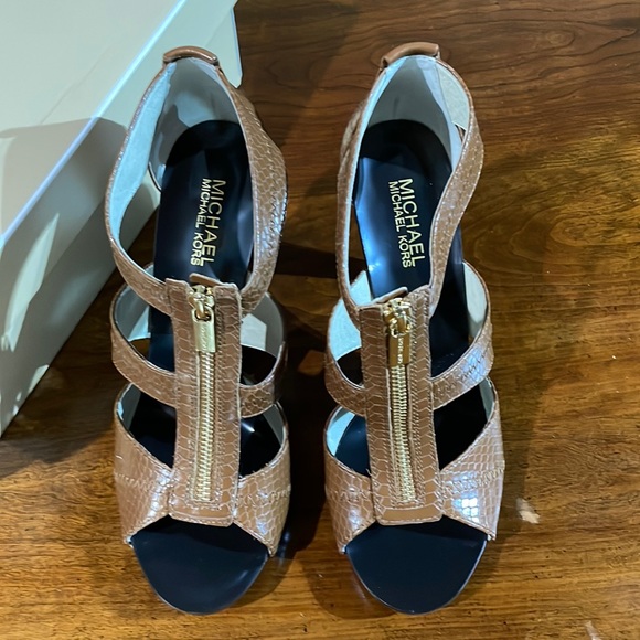 Michael Kors heels - Picture 1 of 7